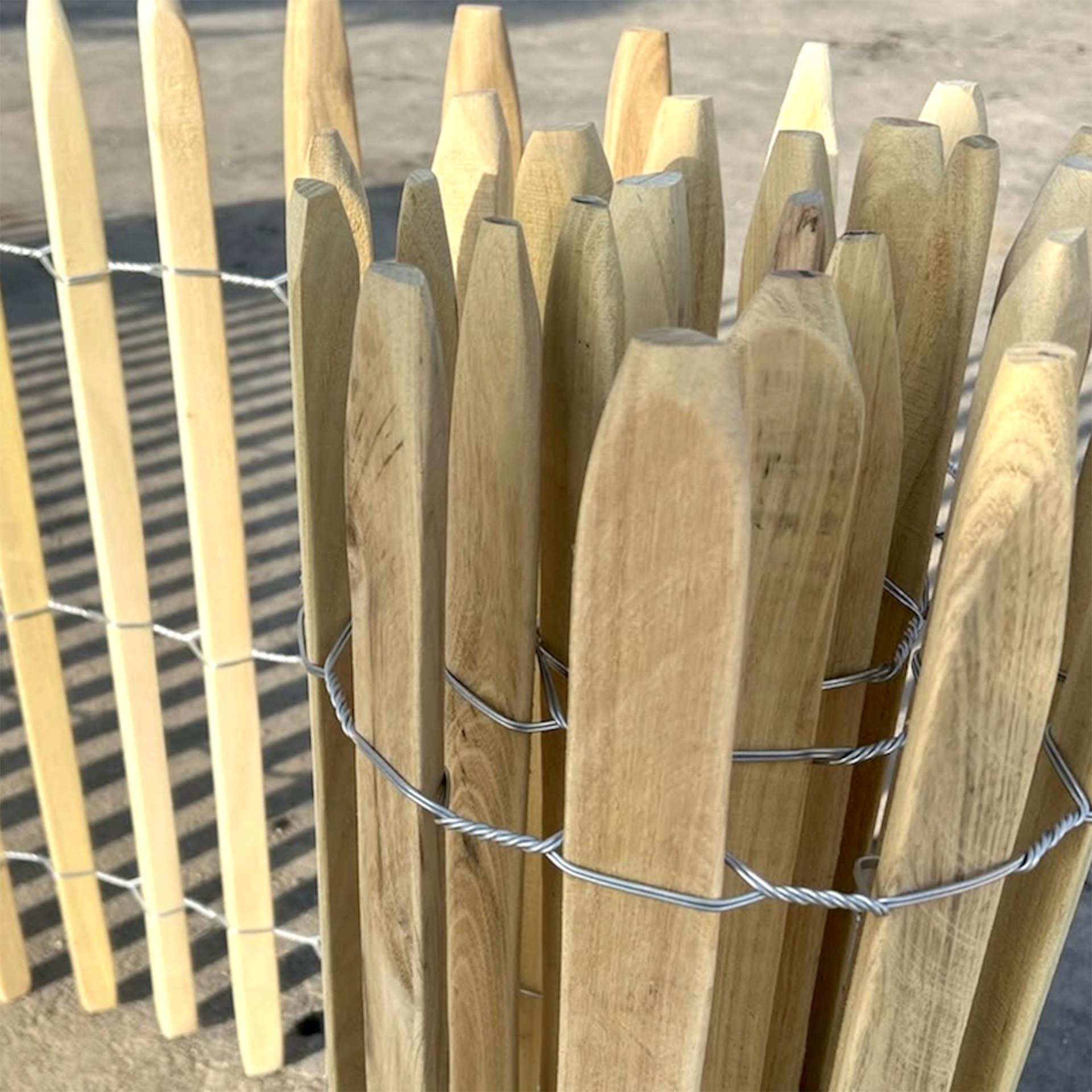 Premium Staketenzaun aus Robinie (geschliffen) - Länge 5 Meter, Höhe 120 cm, Lattenabstand 6-7 cm